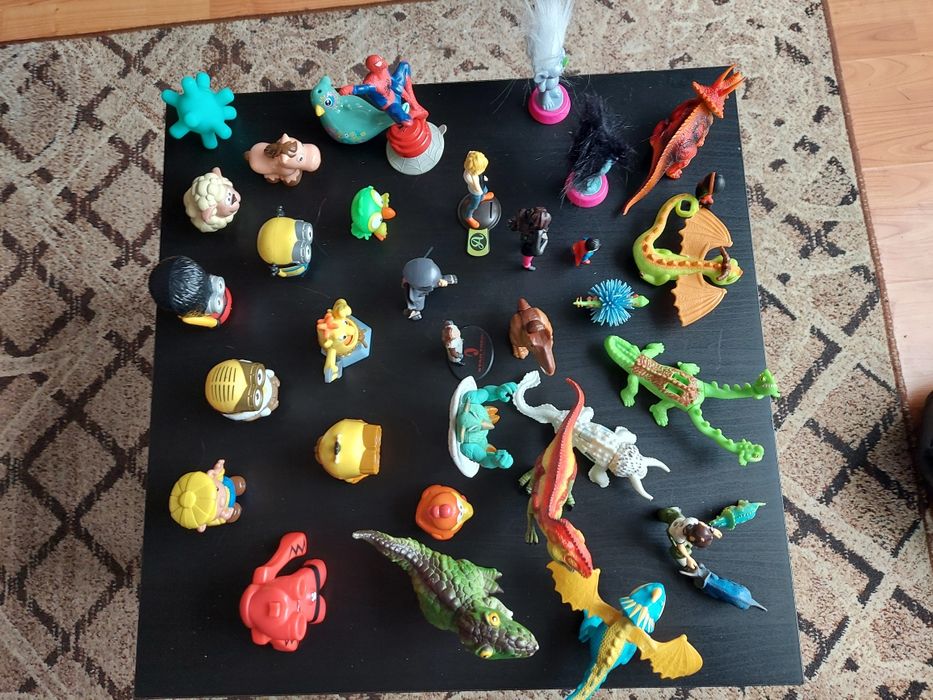 Figurki postacie dinozaury stwory Trole Minionki 35 szt