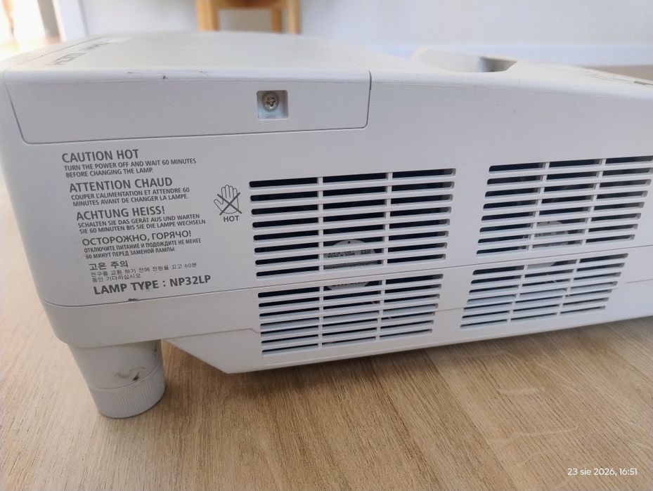 Projektor NEC LCD UM301W HDMI