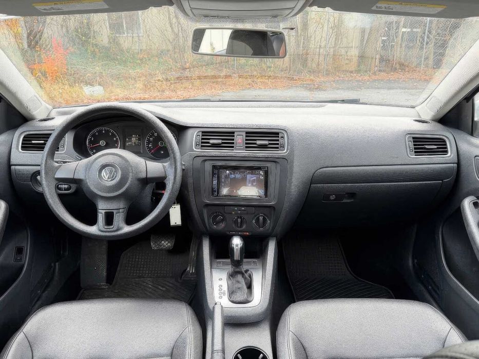 Volkswagen Jetta SE with Connectivity      2014