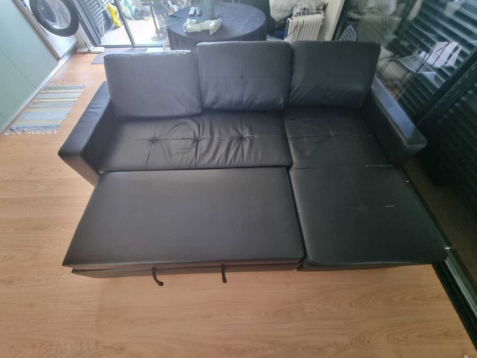 Sofá cama, com baú, 3 lugares.