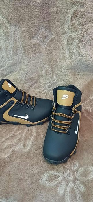 Nowe zimowe buty męskie