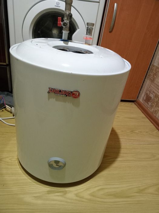 Бойлер.Не течет.Почищен.50л