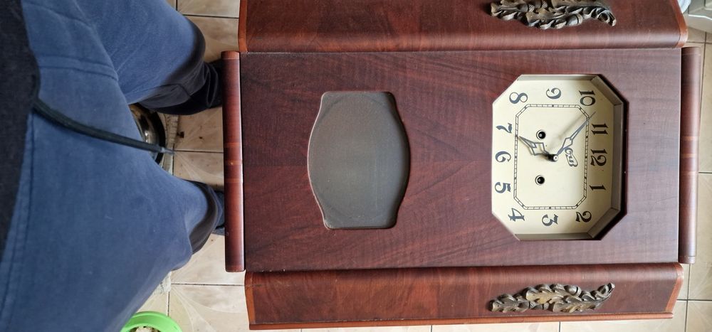 Антикварний годиник