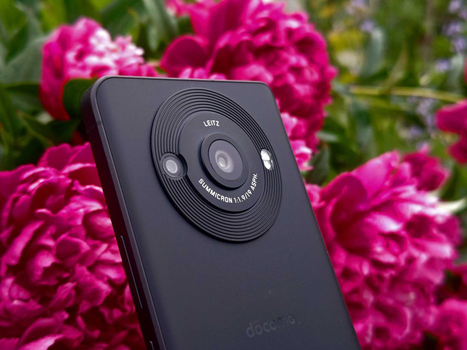 Смартфон Sharp AQUOS R8 Pro (2sim,Leica 1", 6.6"240Гц, NFC 12\256gb IP68, 5000ma)