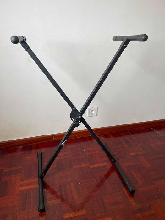 Yamaha PSR-E243 + Suporte e Mala de Transporte