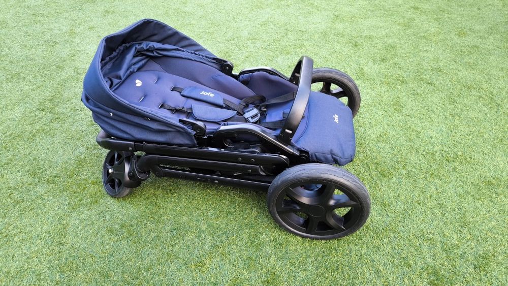 Conjunto bebé JOIE carrinho + ovo (coque)