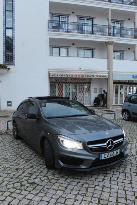 Carrinha Mercedes-Benz CLA 45 AMG S cinza