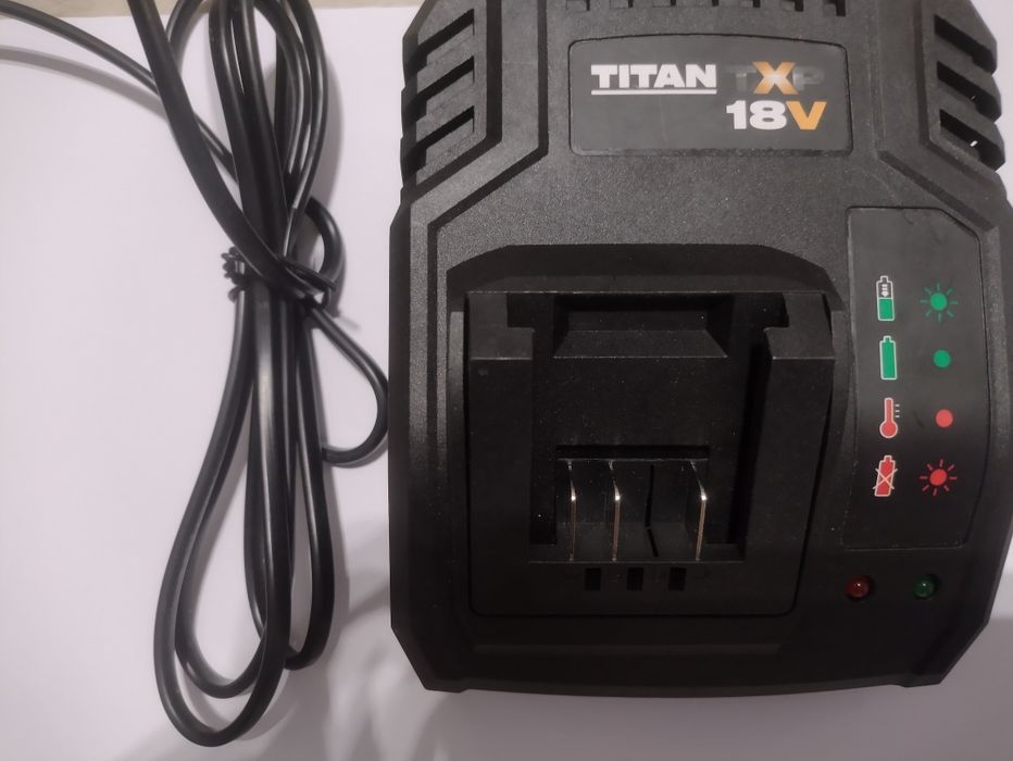 Ładowarka Titan 18 v