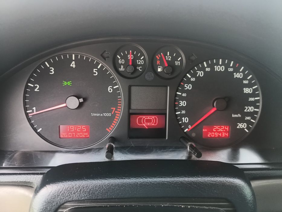 Продам надійну Audi A4,1.6 mpi