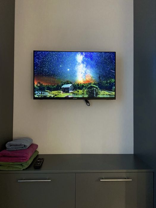 Свободна! Смарт квартира ! Возле метро Харьковская 5 мин , Позняки