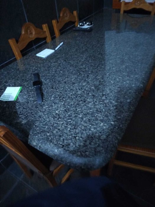 Mesa de cozinha em granito