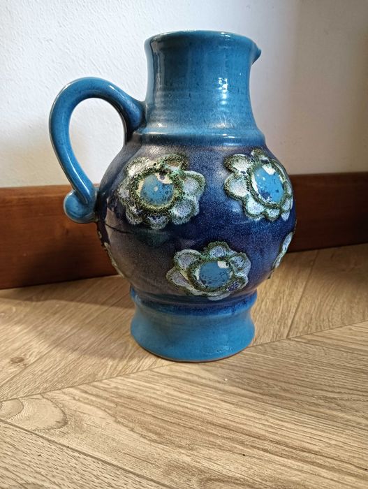 Dzbanek ceramiczny z uchem Strehla kwiaty