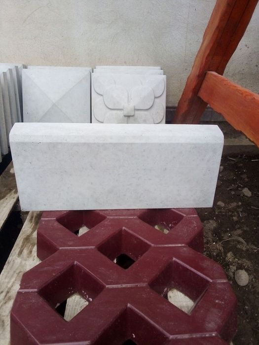 Набірні стовпчики на паркан