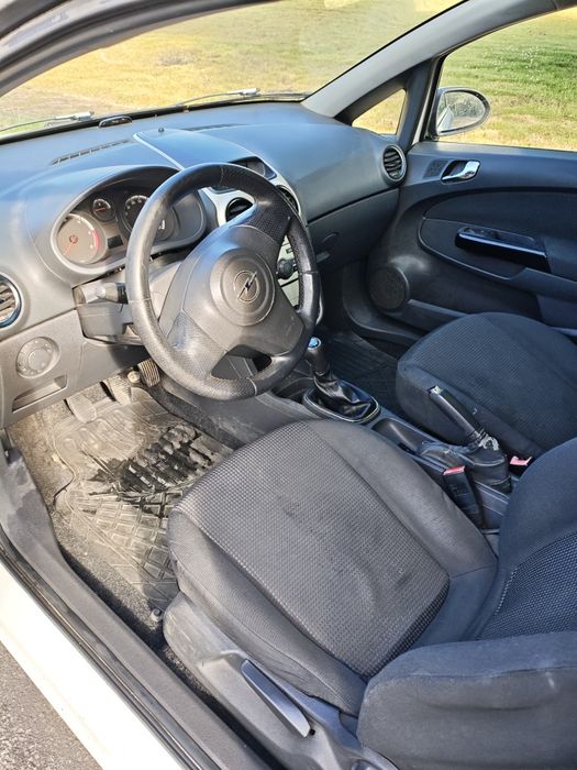 Opel Corsa D comercial