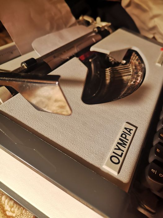 Máquina de Escrever Olympia Traveller de Luxe