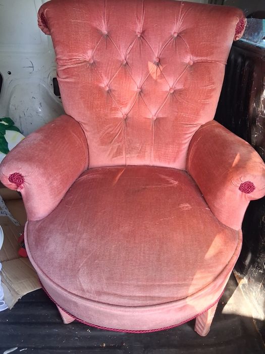 POUTRONA usada bem conservada