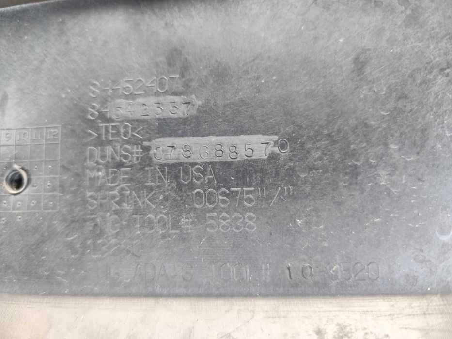 Cadillac XT4 dolna część zderzaka przedniego dokładka