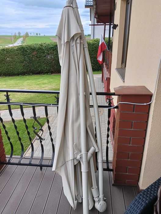 Parasol ogrodowy z korbką