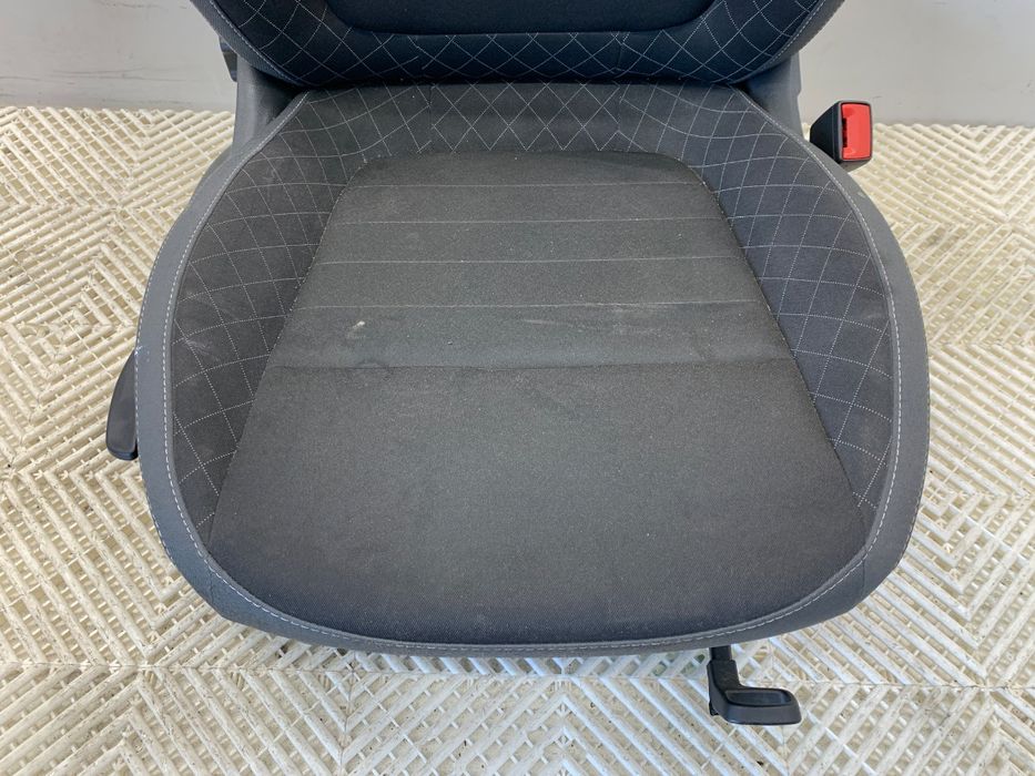 FOTEL PRAWY PRZÓD SKODA FABIA III Kombi SIEDZENIE PRZEDNI, PRAWA