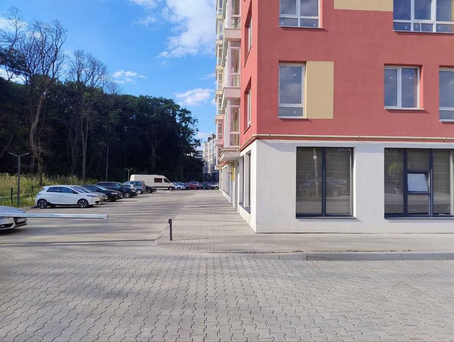 Оренда фасадного комерційного приміщення в новому ЖК