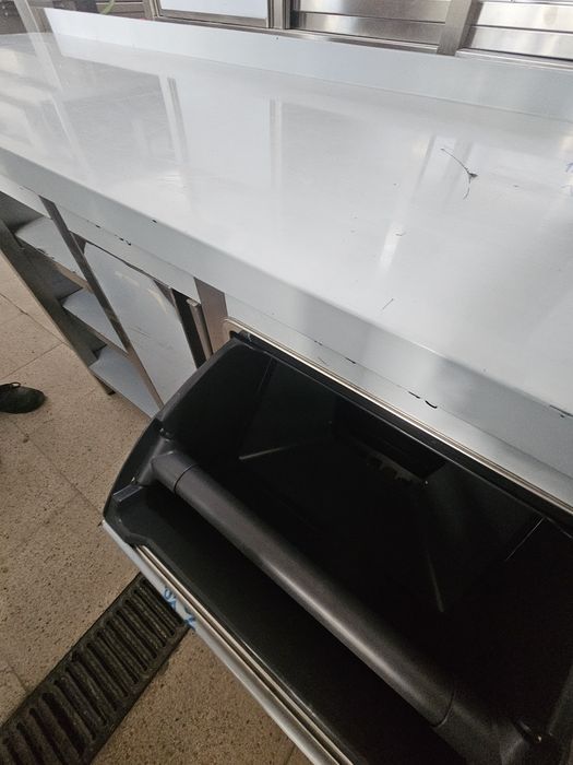 Bancada de inox com tulha de café