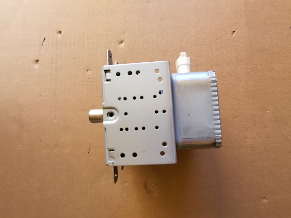 Magnetron kuchenki mikrofalowej Whirpool  c00.314.827