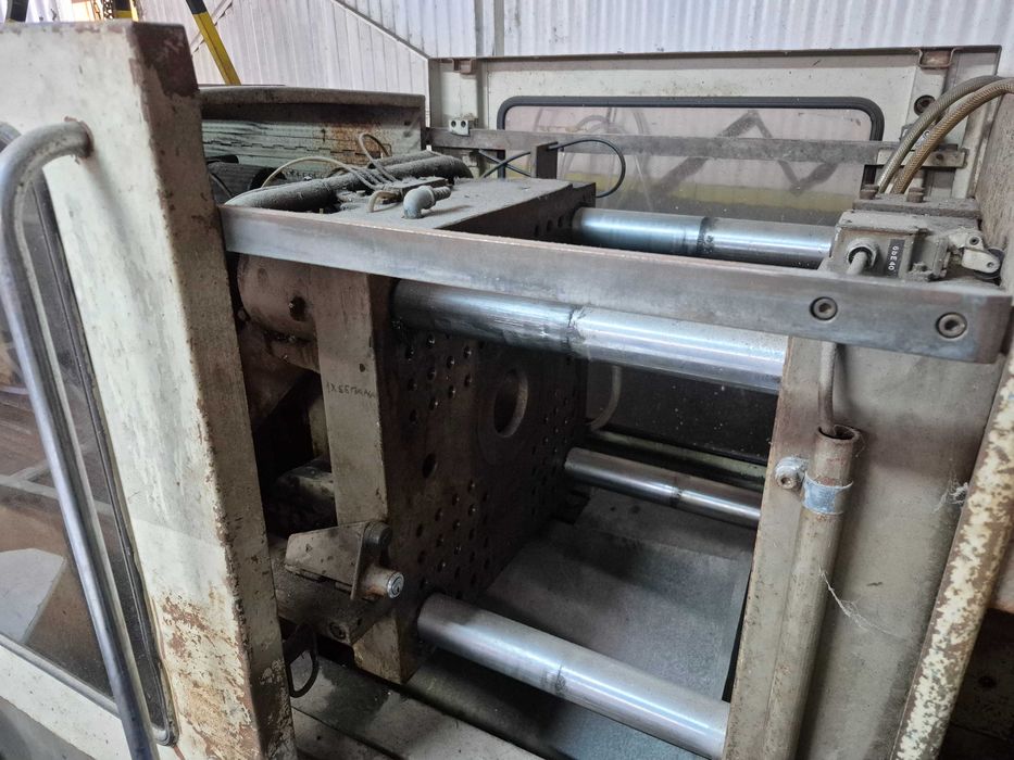 Maquina de injeção plastico KM 80-210