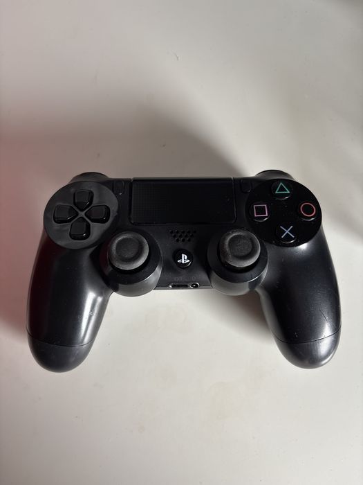 W pełni sprawny Pad DualShock 4