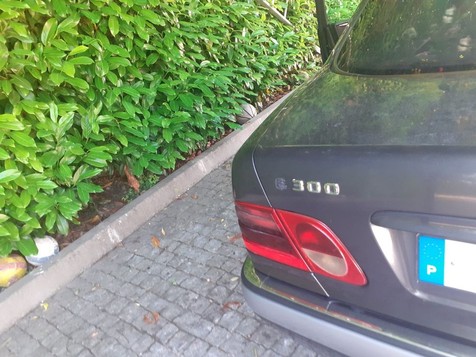 Mercedes-Benz E 300 — fotografia 4