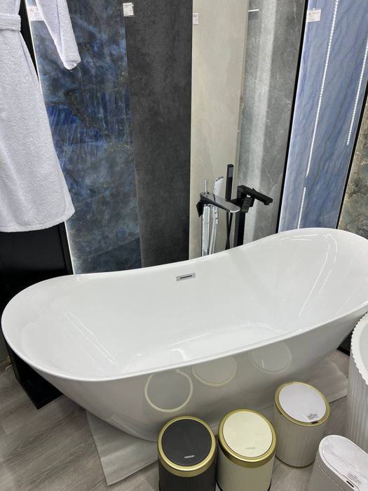 Ванна окремостояча