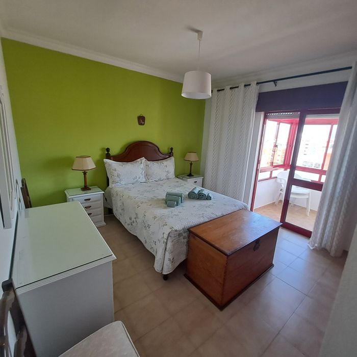 Praia da Rocha - T2 com garagem.