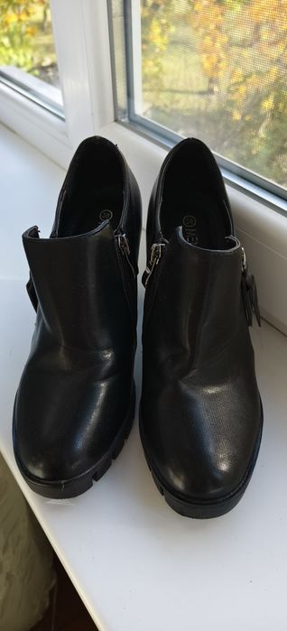 Ботинки женские на каблуке