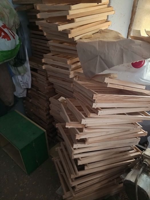 Продам вулики 12,10,9рамкові ,рамки,суш