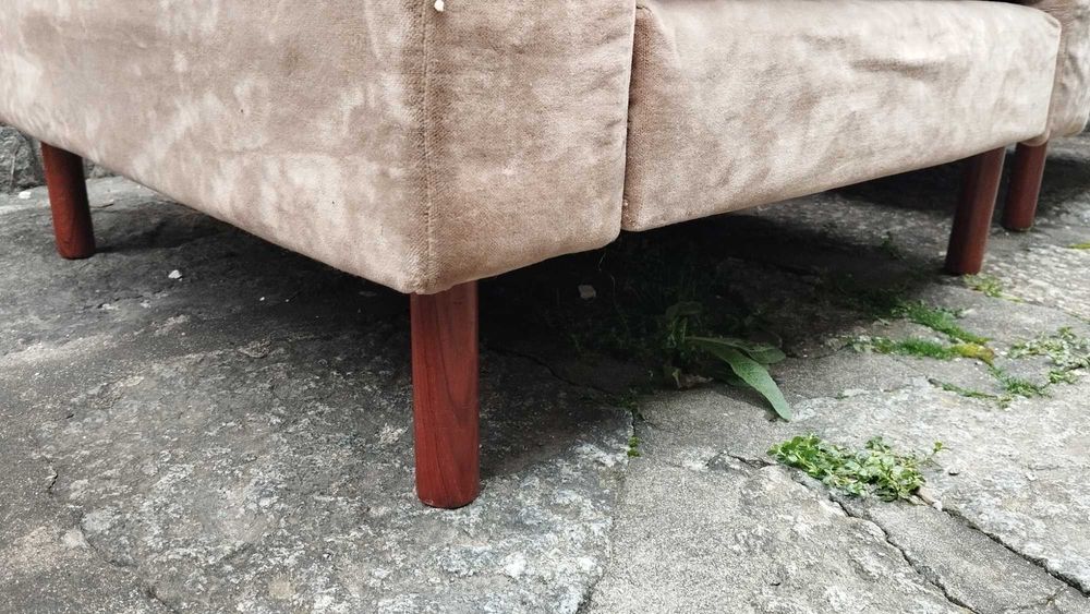 Conjunto Sofá [3 lugares] + 2 Poltronas + Repousa-pés