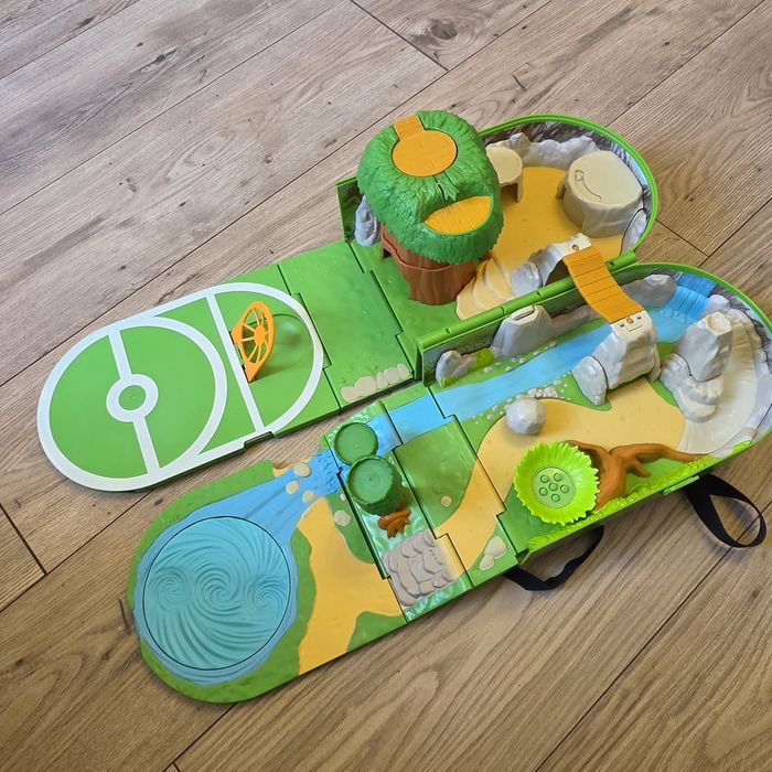 Plecak trenera Pokémon Carry Case Playset, przenośny zestaw do zabawy