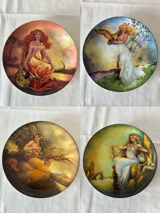 Винтажные панно фарфоровые коллекционные.