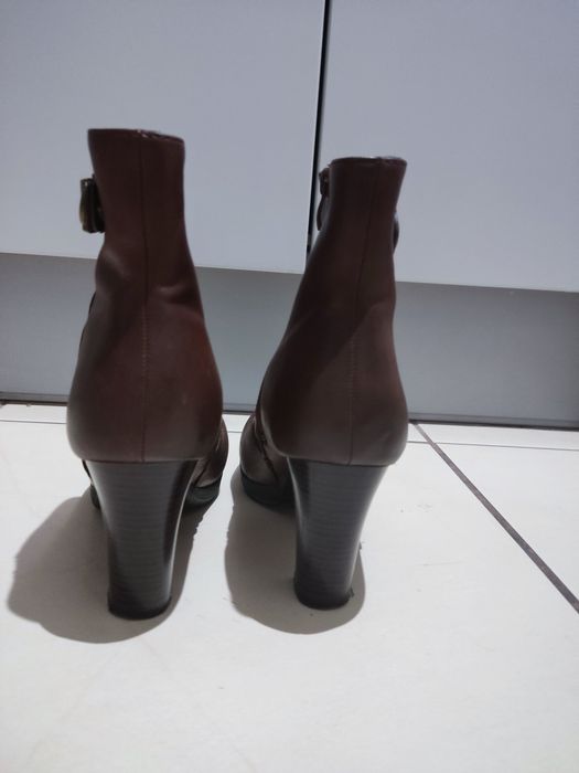 Damskie buty na obcasie + gratis druga para butów