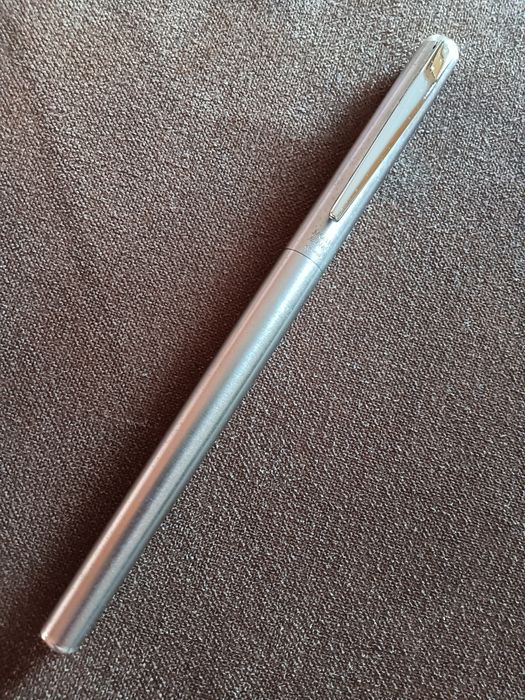 Caneta Montblanc Noblesse em inox de aparo