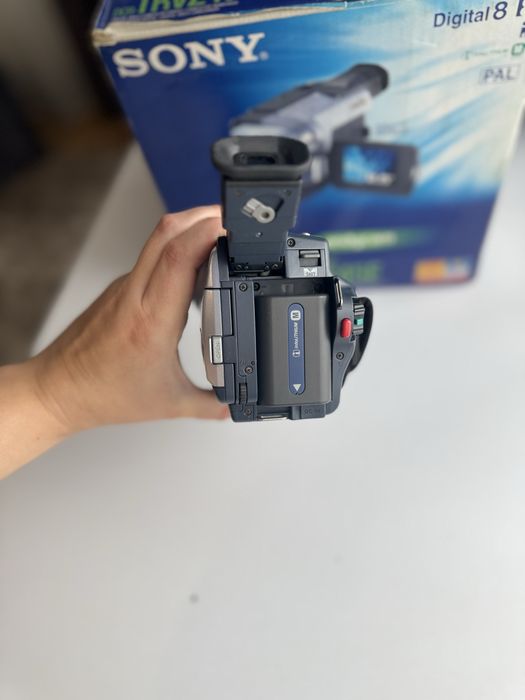 Sony DCR-TRV245E Digital 8 — відеокамера Handycam + оригінальна коробка