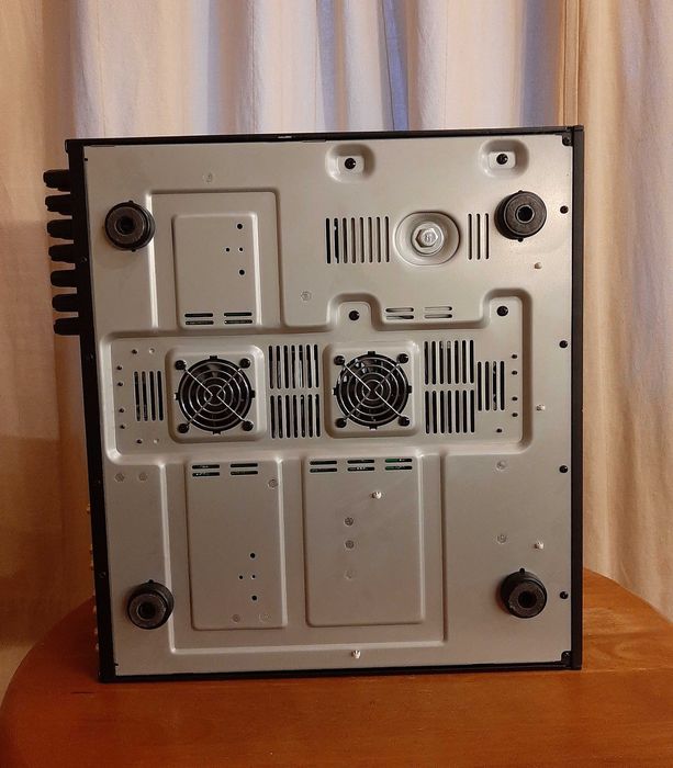AV ресивер Arcam Diva AVR300