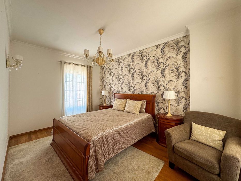 Quarto de Casal em Excelente Estado - Qualidade Molaflex