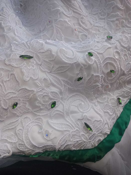 Suknia ślubna / zielony pas