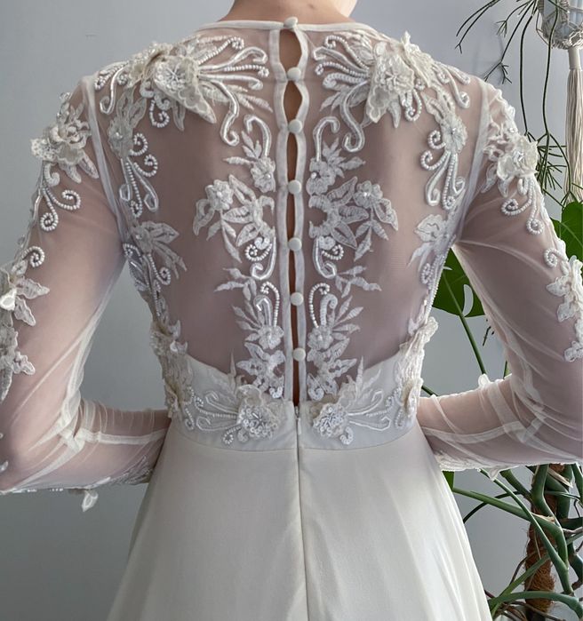 Bogato zdobiona suknia ślubna boho glamour