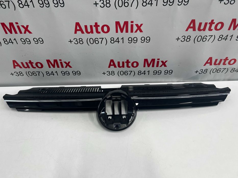 Решітка радіатора Volkswagen Golf 8 5H0853651N