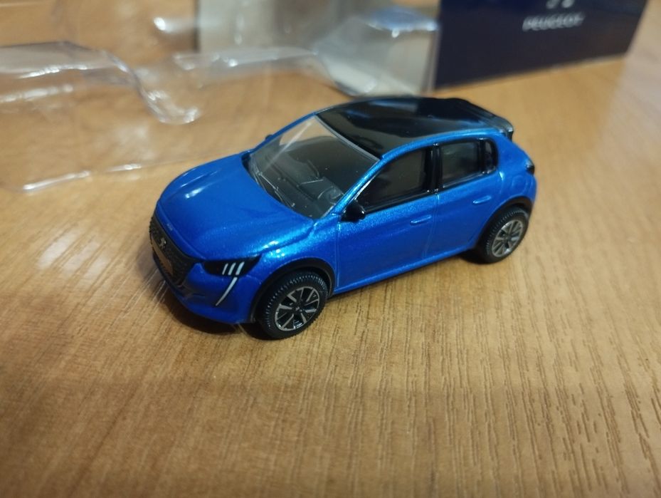Моделька авто Peugeot 208