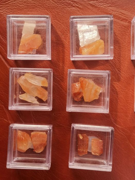 Calcite em caixas de exposição