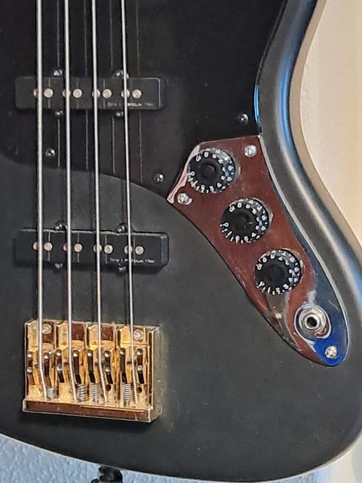 Baixo elétrico marcus miller v3 passivo