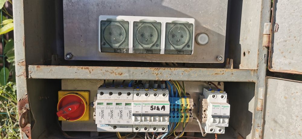 Sprzedam rozdzielnie na budowę rbetke