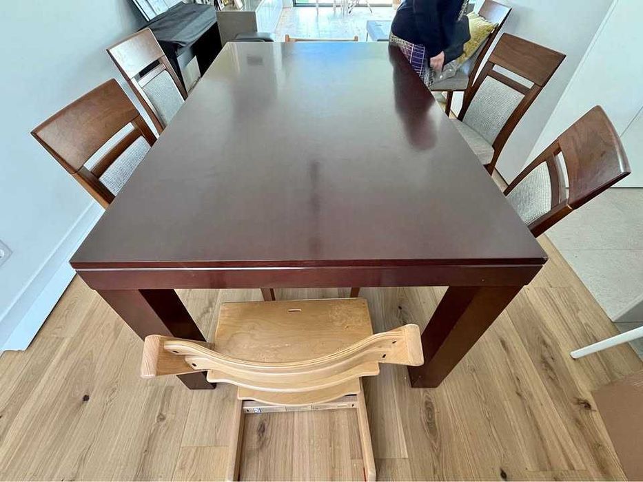 Mesa extensível em madeira maciça..