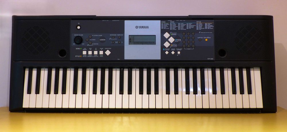 Keyboard YAMAHA YPT-230 odnowiony